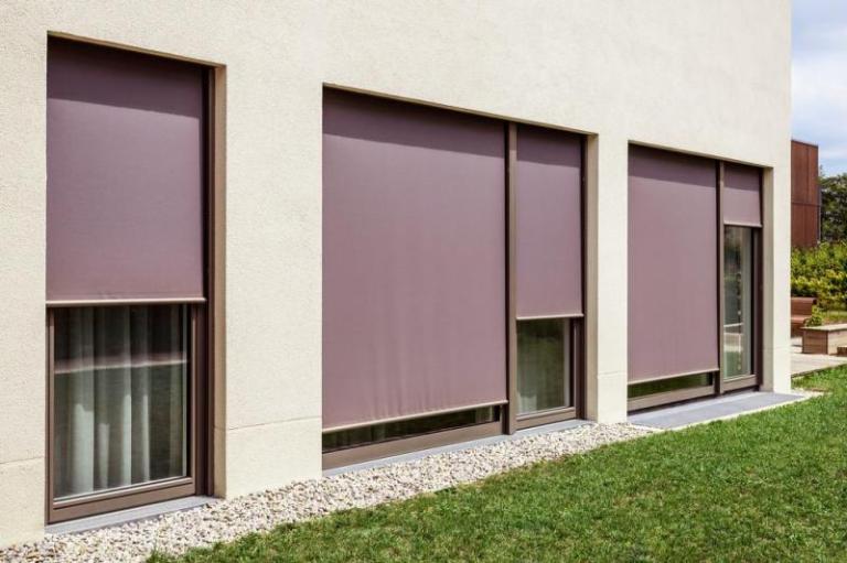 Comment réussir l'installation de vos stores intérieurs et extérieurs ?